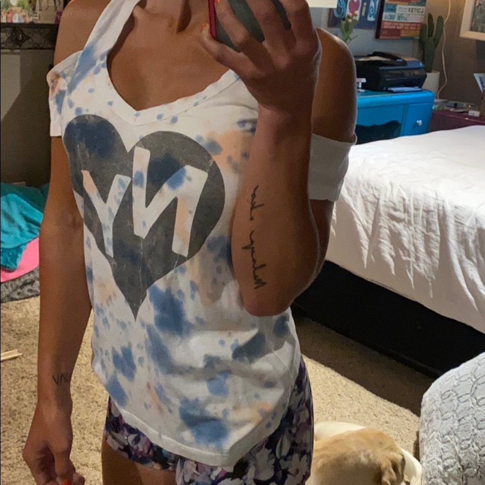 Chaser tie dye cold shoulder NY tee